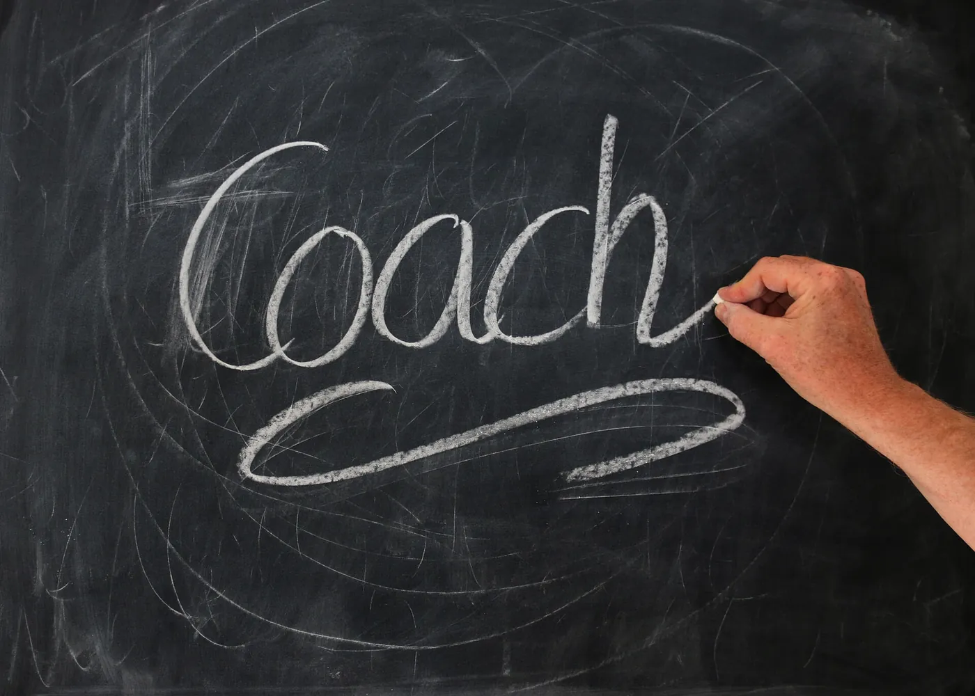 Das Wort Coach auf einer Kreidetafel