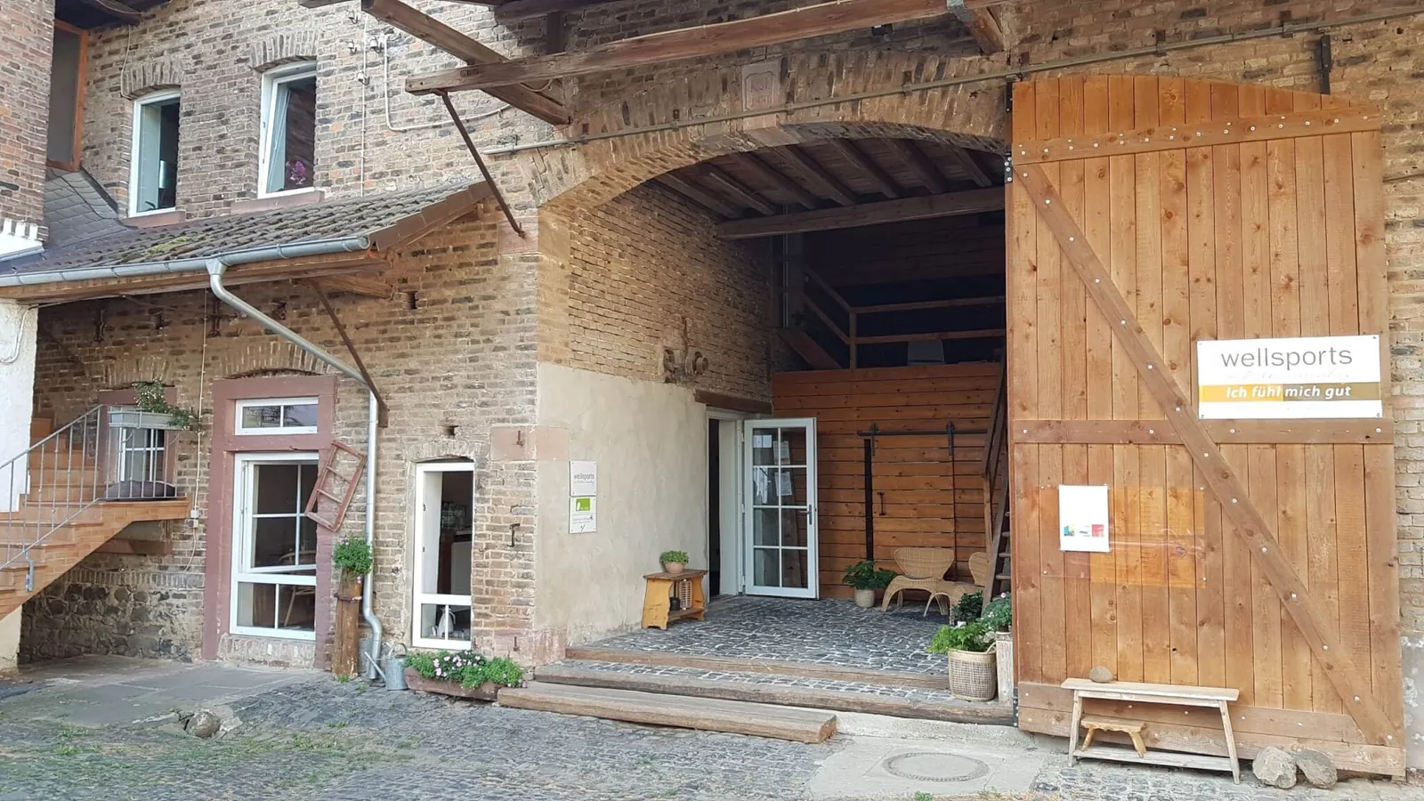 Hof und Scheunentor des Katharinenhofs